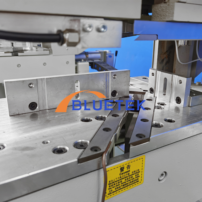 cutting knife for double sides seamless welding