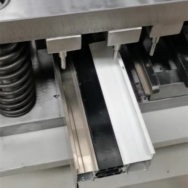 aluminium window pressing machine