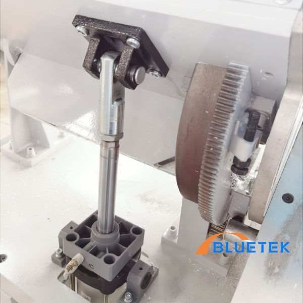 Cutting angles 45° and 90° of double heads pvc cutting machine